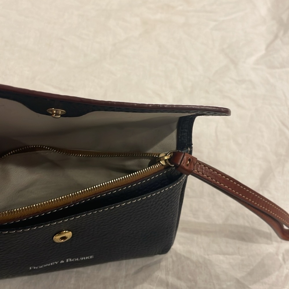 Dooney & Bourke NFL Patriots Milly Pebble Navy Blue Leather Wristlet Wallet - Picture 6 of 8
